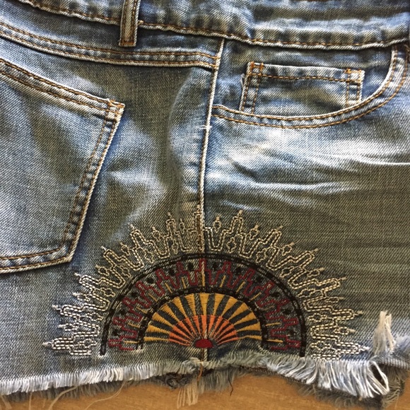 Others Follow Embroidery Denim Shorts Size 28 - Picture 7 of 7